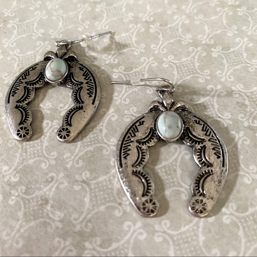 Horseshoe earrings - Picture 1 of 3